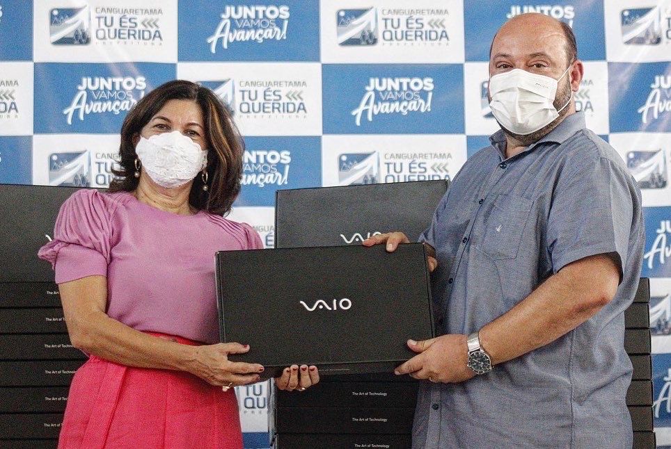Prefeito Wilsinho entrega 350 notebooks aos professores de Canguaretama, investimento de R$ 2 milhões