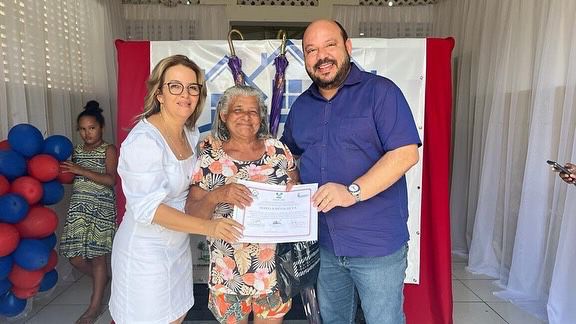 Prefeitura de Canguaretama entrega termos de regularização fundiária para mais de 100 famílias